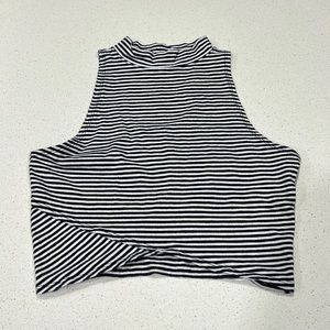 HOLLISTER CROP TOP🦅